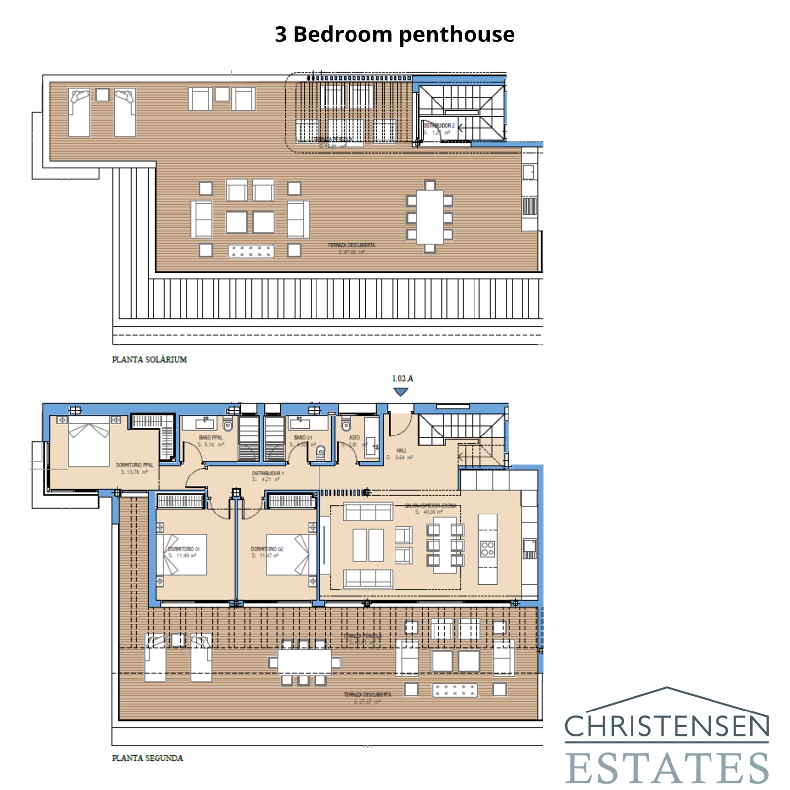 Denne indretning med tre soveværelser i penthouselejligheden inkluderer et stort solarium, der tilbyder en eksklusiv tagtopoplevelse med panoramaudsigt.