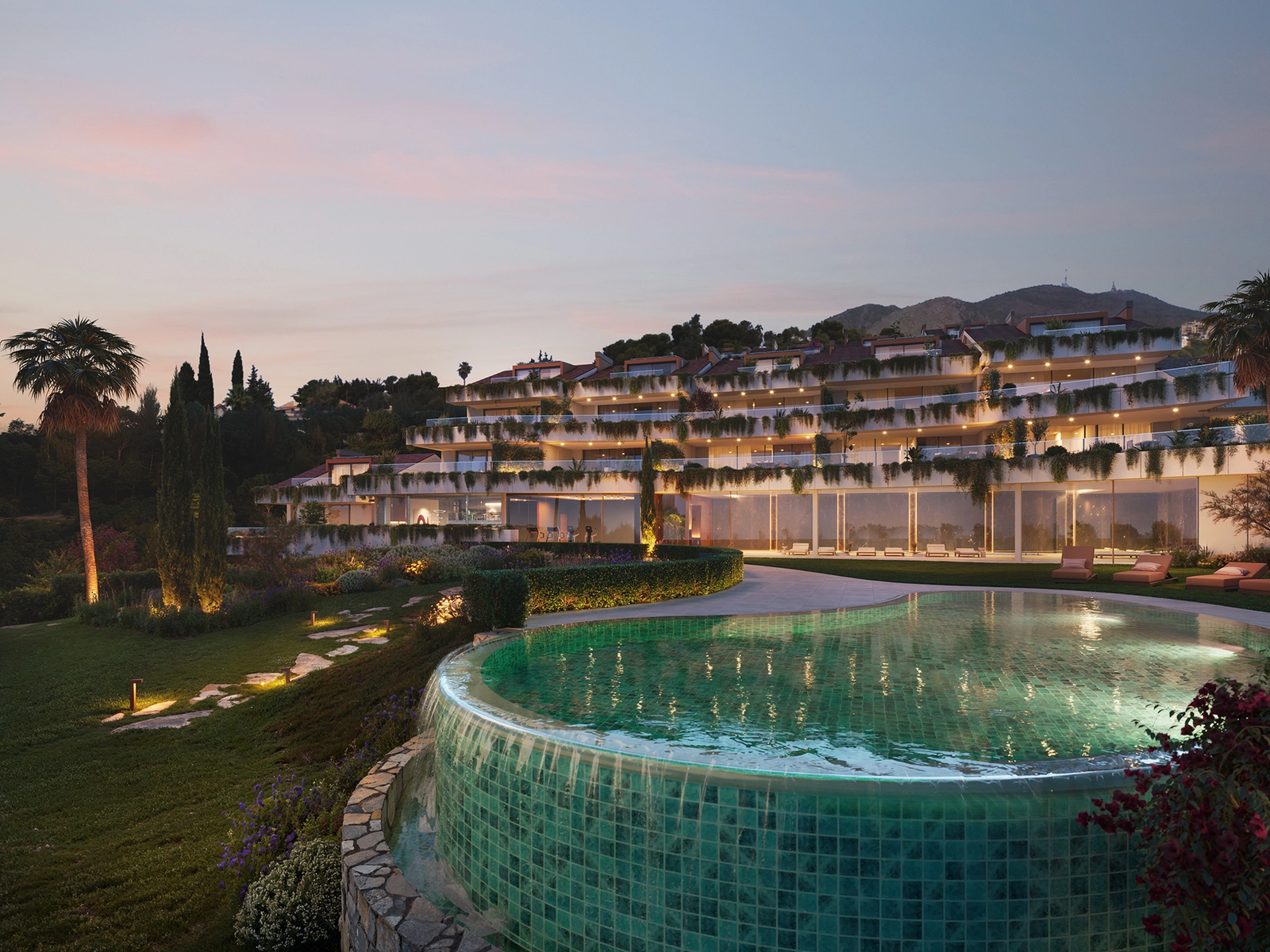 Når aftenen falder på, er boligerne smukt oplyst, hvilket skaber en varm og eksklusiv atmosfære.