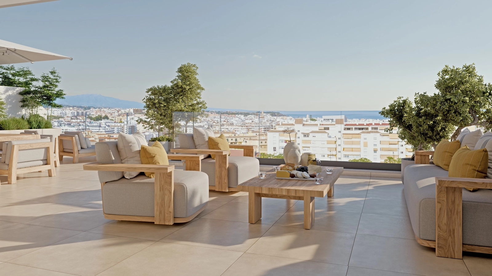 Nyd en betagende udsigt over Estepona og Middelhavet fra din rummelige private terrasse.