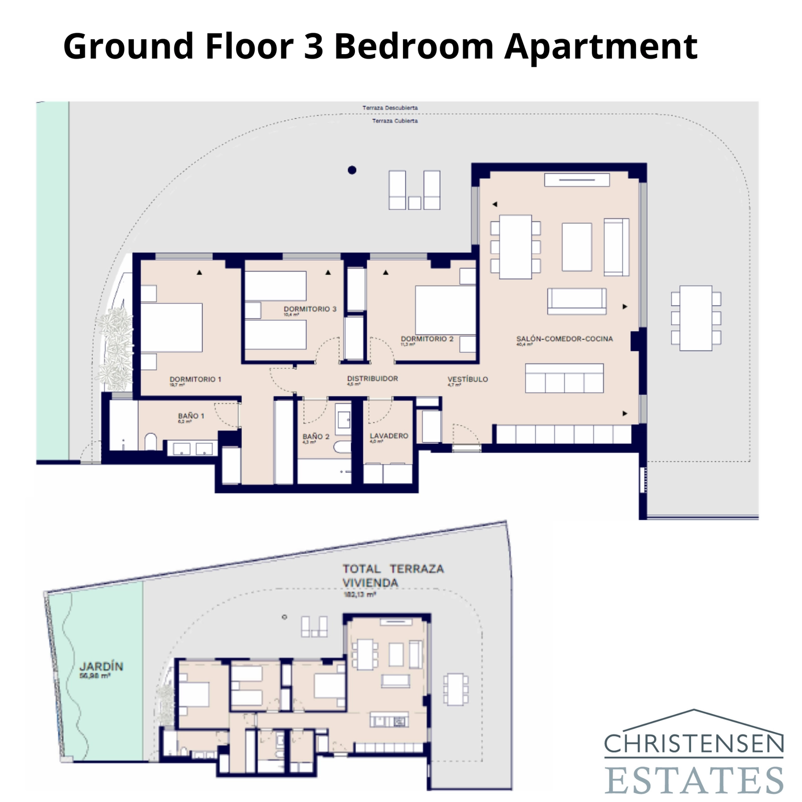 En plantegning for en stuelejlighed med tre soveværelser, der fremhæver den store private have og overdækkede terrasse.