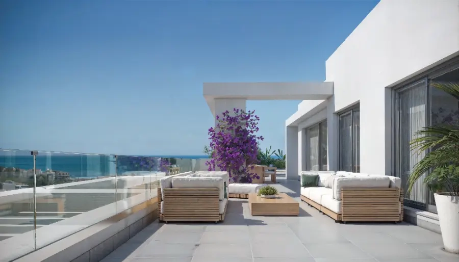 Rummelige terrasser designet til at nyde den fantastiske havudsigt over Costa del Sol.