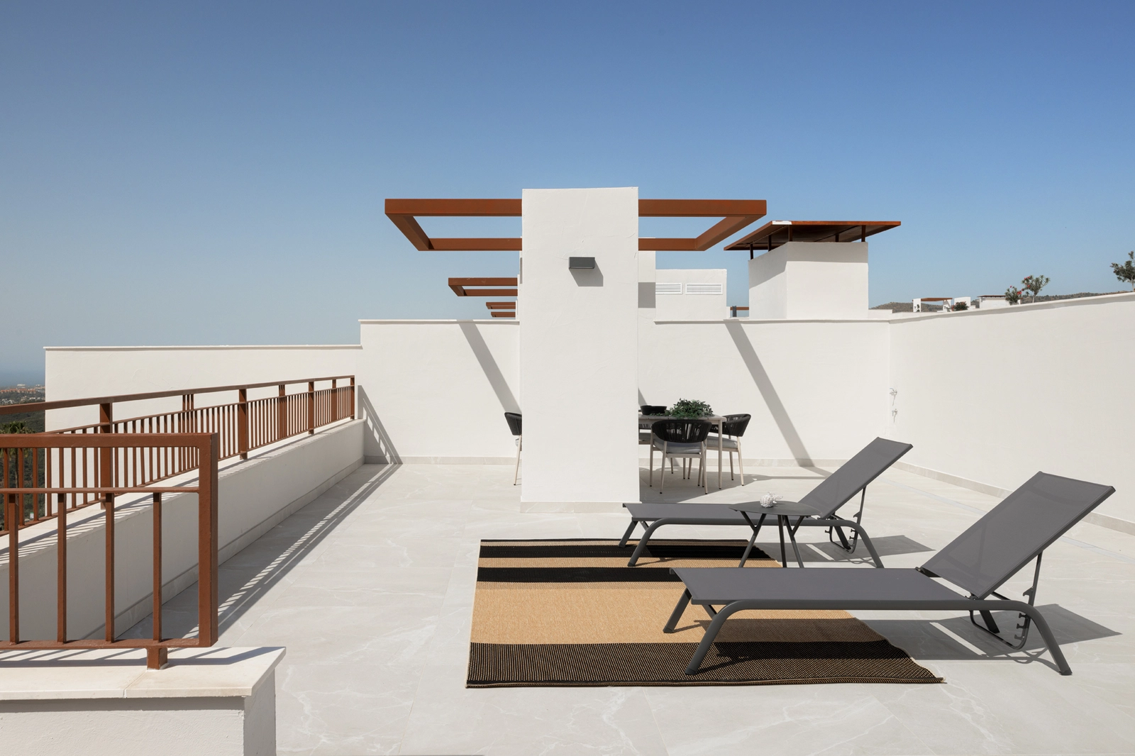 An expansive rooftop solarium, the perfect private space for sunbathing and enjoying panoramic views.