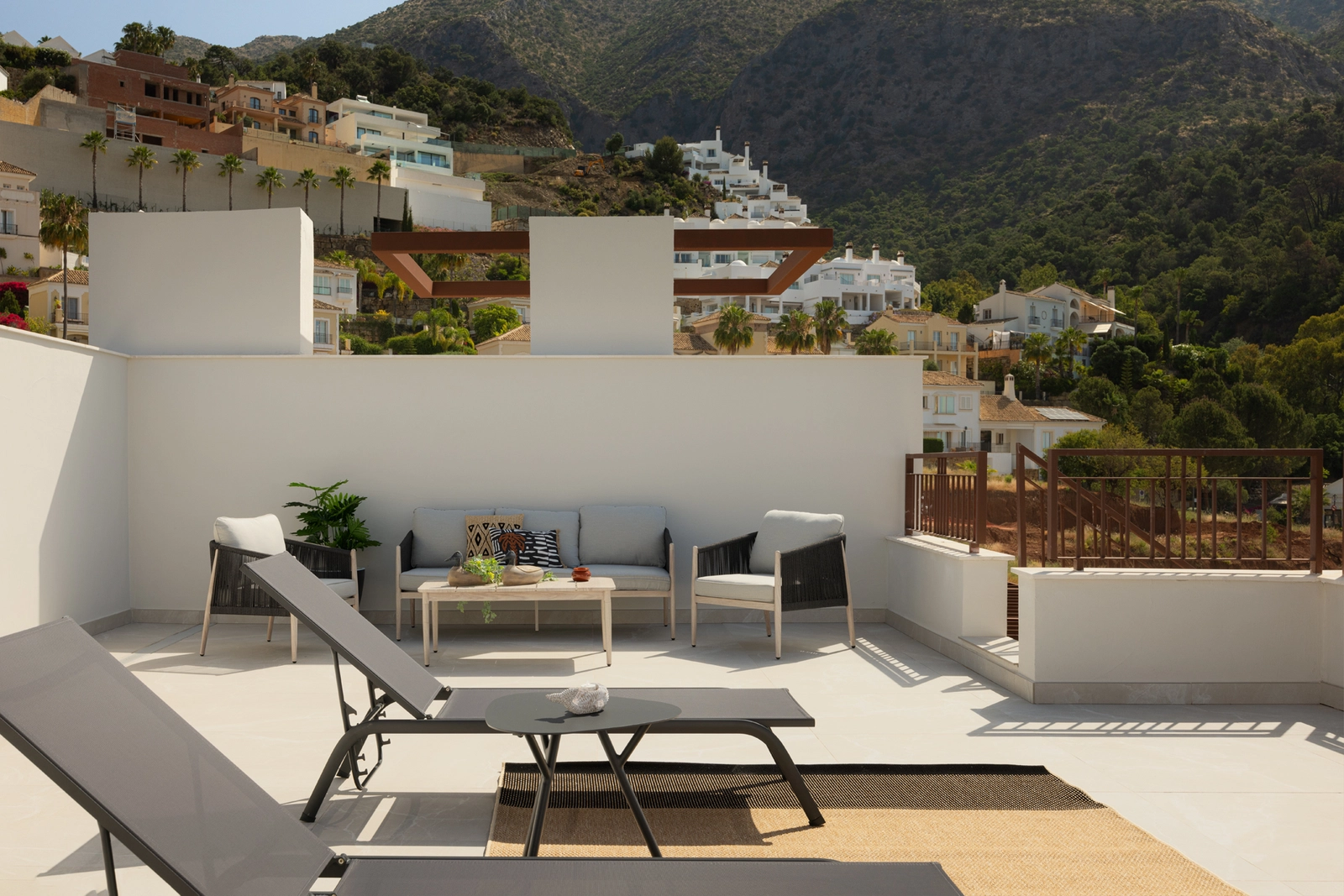 A spacious and private terrace, ideal for relaxing with family and friends in the pleasant Spanish climate.