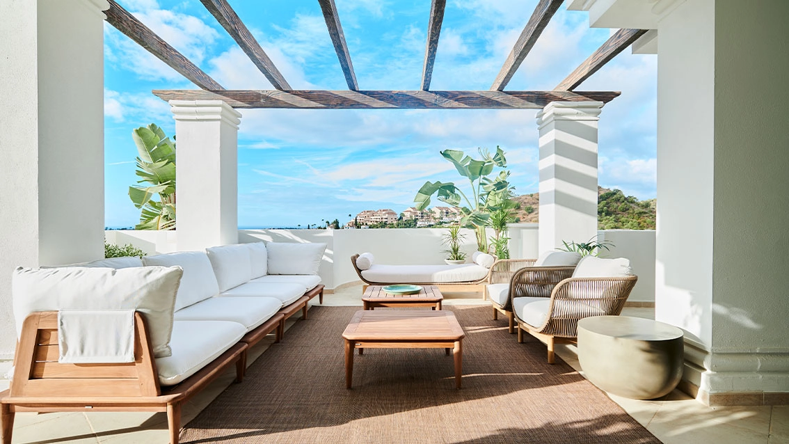 An expansive private terrace, perfect for relaxing with family and friends while enjoying the Costa del Sol climate.