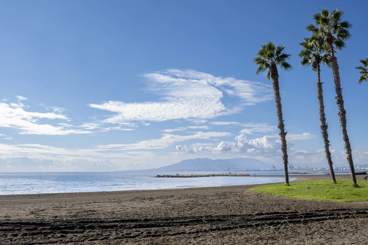 The beautiful coastline and promenade right at your doorstep in El Palo.