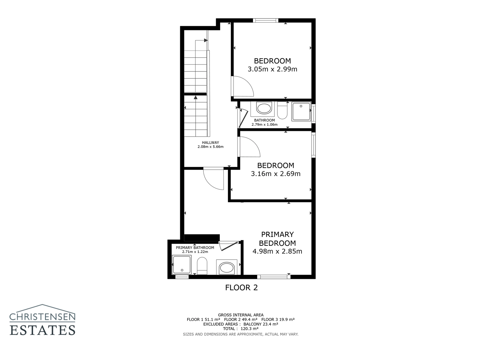 The first floor is dedicated to rest, featuring three well-appointed bedrooms, including the primary suite with its own bathroom.