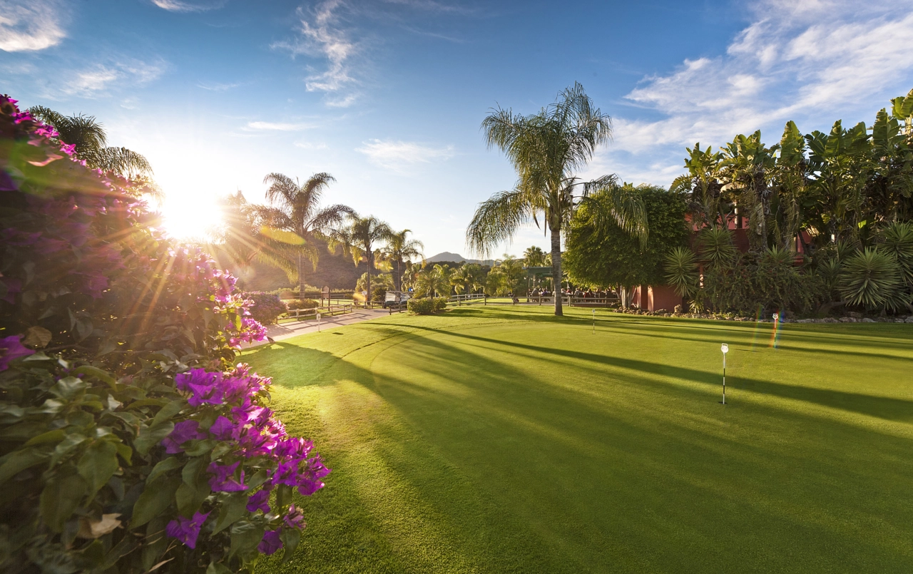 Enjoy proximity to some of the best golf courses on the Costa del Sol, just minutes away.
