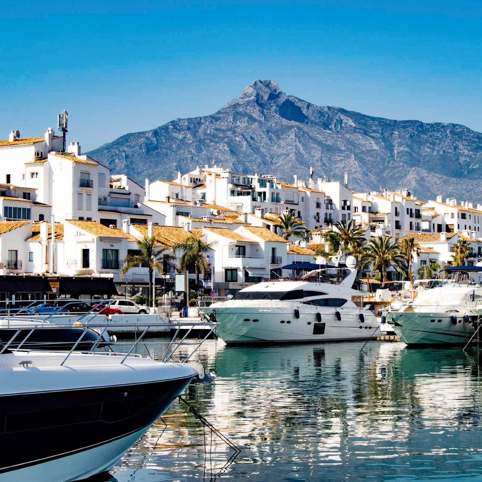The iconic Puerto Banús marina, located just moments away, offers luxury shopping, dining, and entertainment.