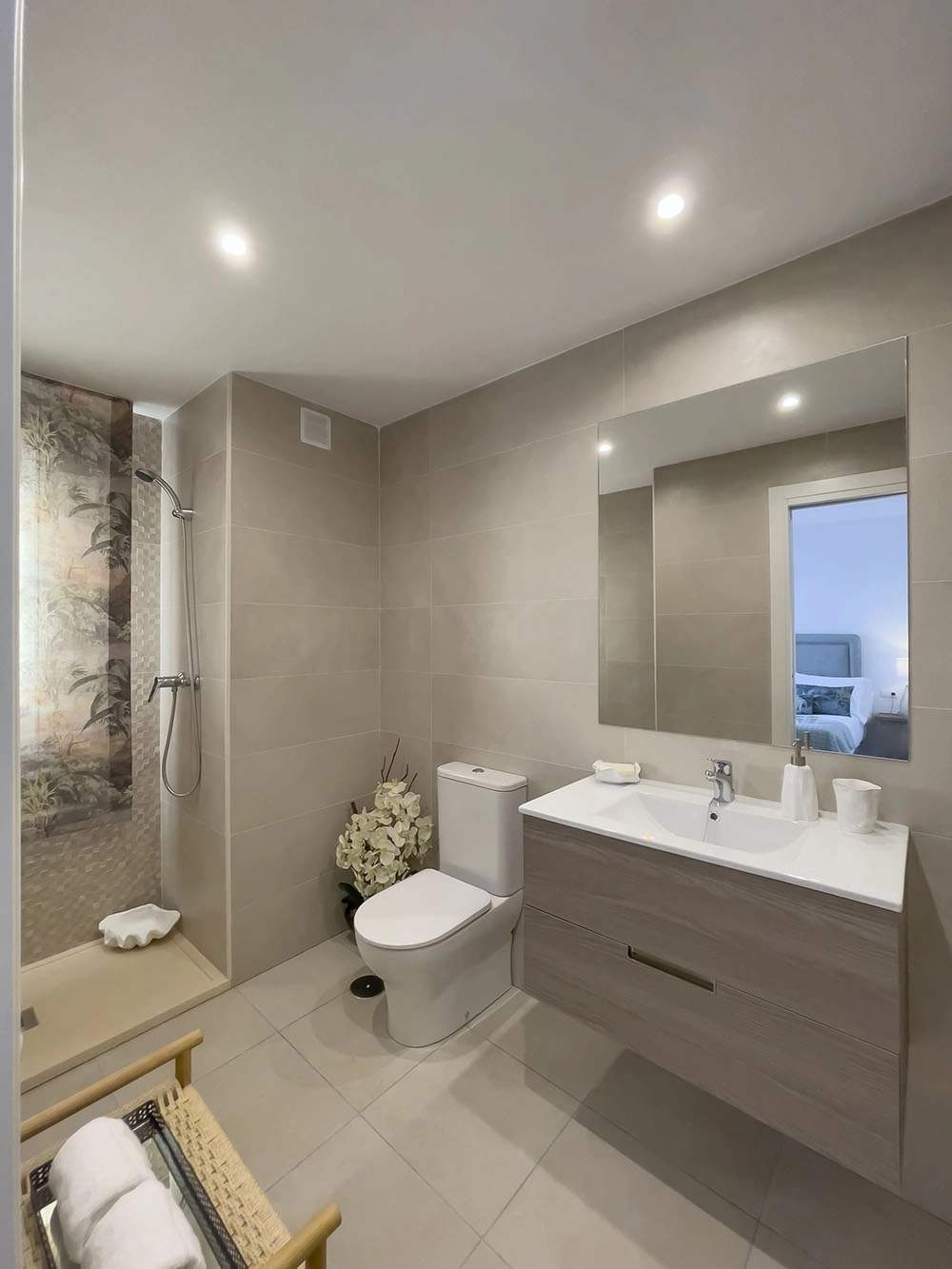 Elegant bathrooms are equipped with modern fittings and quality materials.