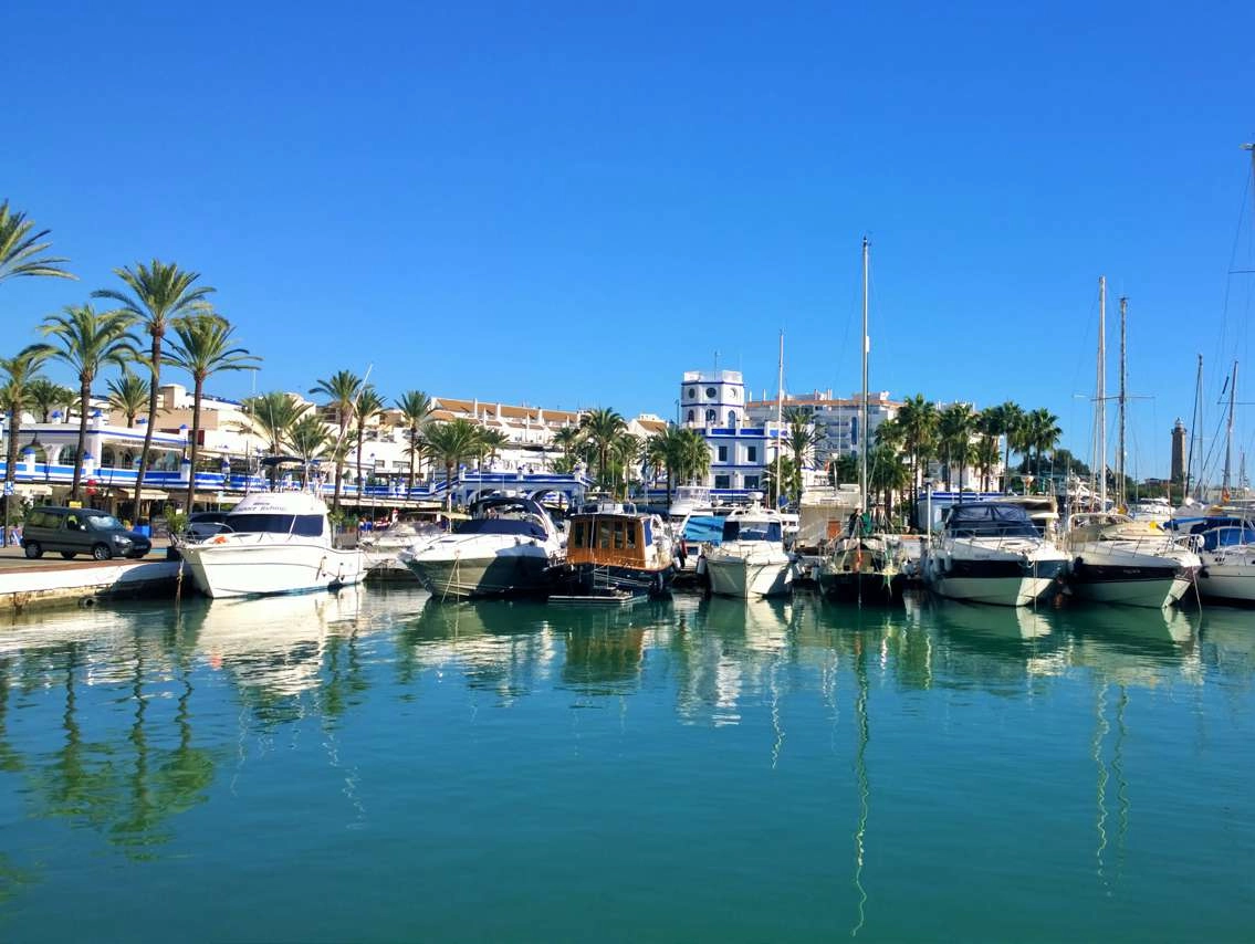 The vibrant Estepona marina is just a short walk away, offering restaurants, shops, and entertainment.