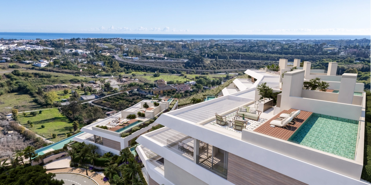 An elevated position ensures privacy and magnificent, unobstructed views of the Costa del Sol coastline.