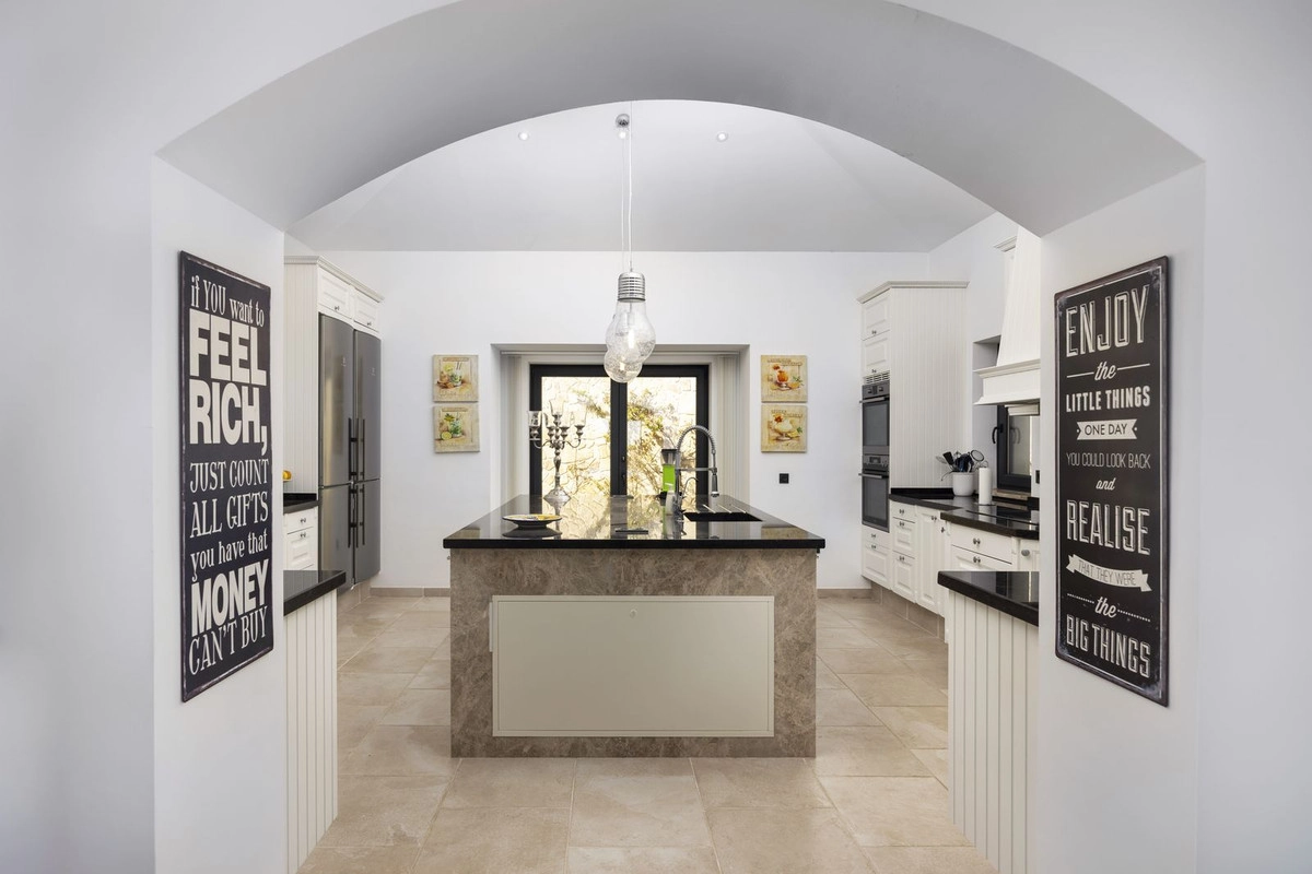 A fully-equipped modern kitchen with a central island and high-end appliances, ready for any culinary occasion.