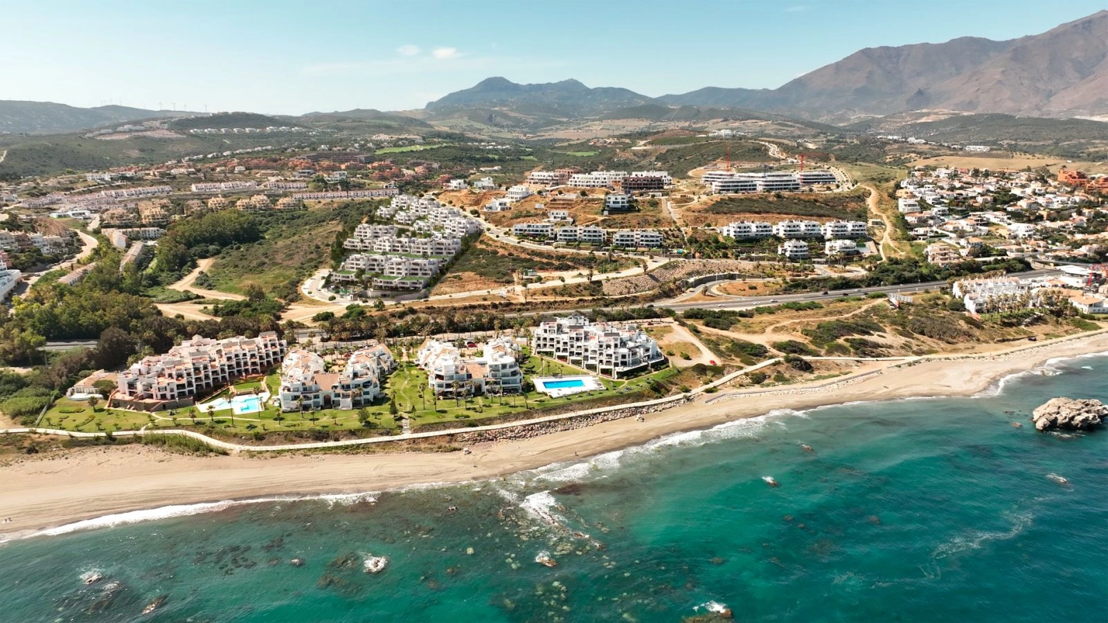 An unparalleled location on the Costa del Sol, just moments from the beautiful Mediterranean beaches.