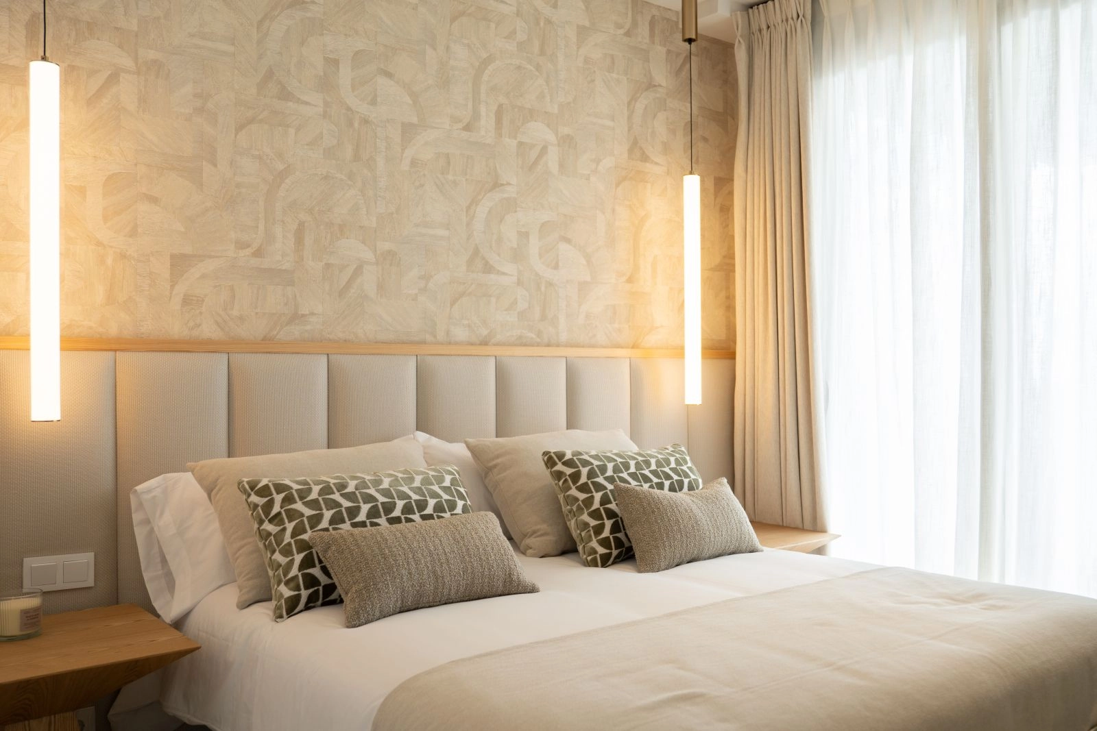 The master bedroom is a peaceful retreat, designed with elegant materials and offering direct access to the outdoors.