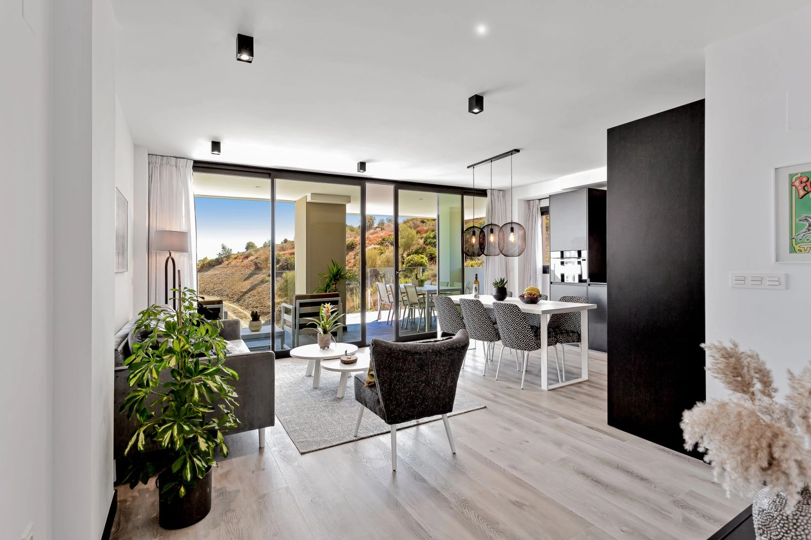 The open-plan design creates a modern and welcoming atmosphere, ideal for entertaining guests or relaxing in style.