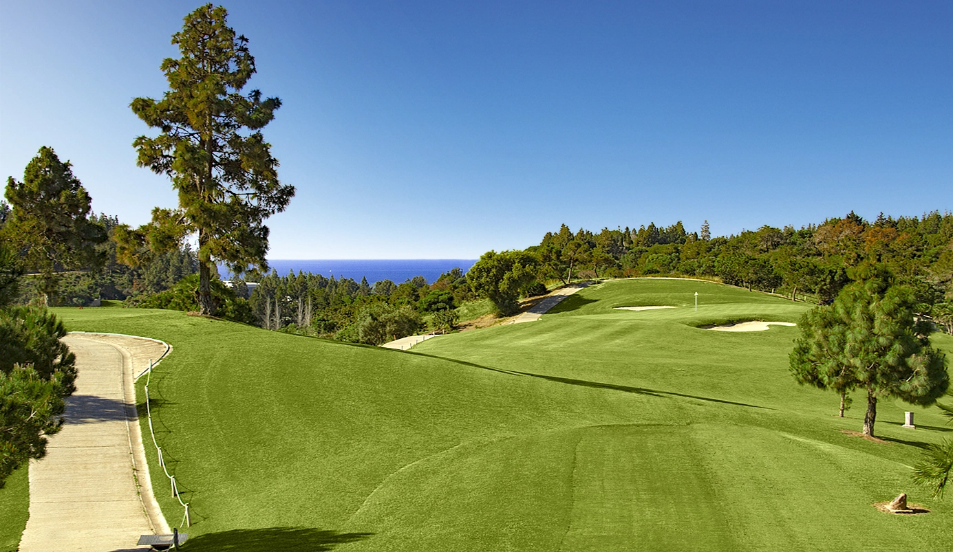 Enjoy a round of golf with sea views at one of the prestigious courses near this Mijas Costa development.