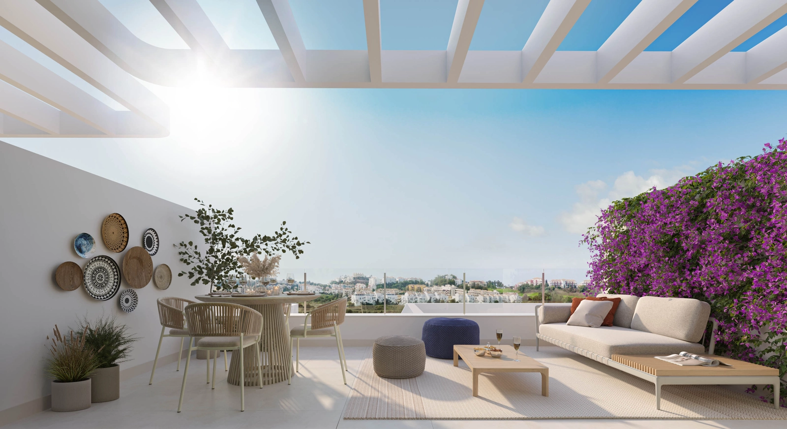 El amplio solárium en la azotea proporciona un espacio privado para tomar el sol y apreciar las vistas panorámicas.