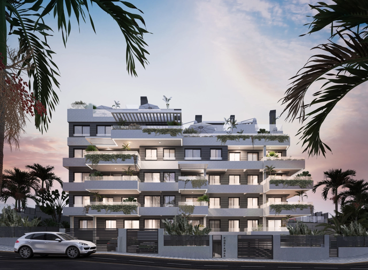 El moderno diseño arquitectónico de Portamare destaca, ofreciendo una presencia única en Estepona.