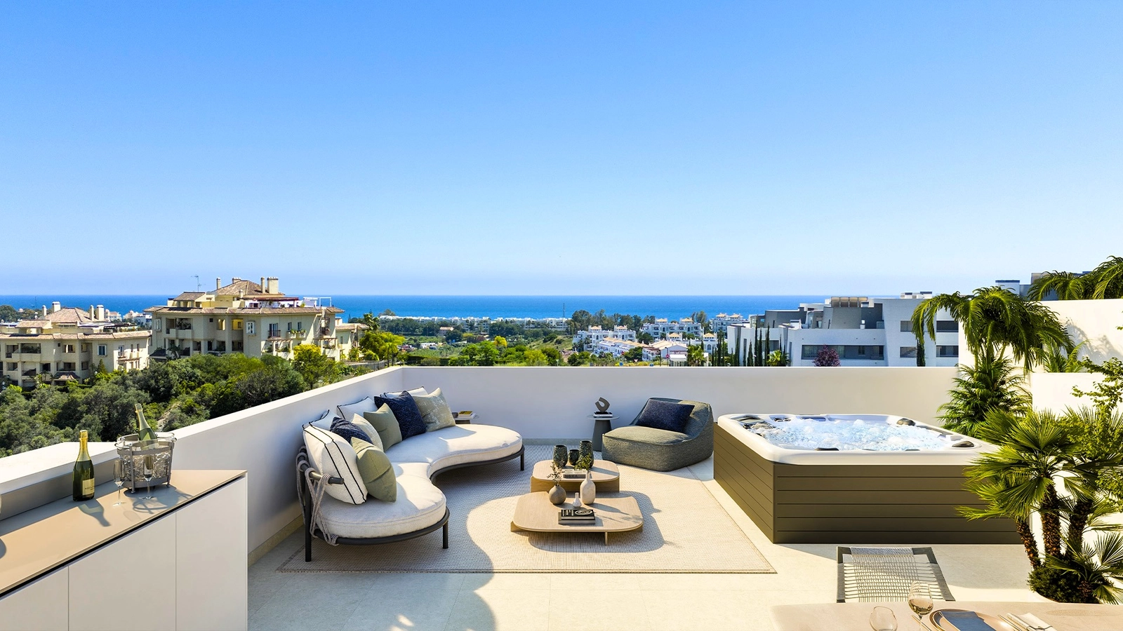 Solariet på taket av en villa, komplett med boblebad, er den ultimate rammen for å nyte det spanske klimaet.