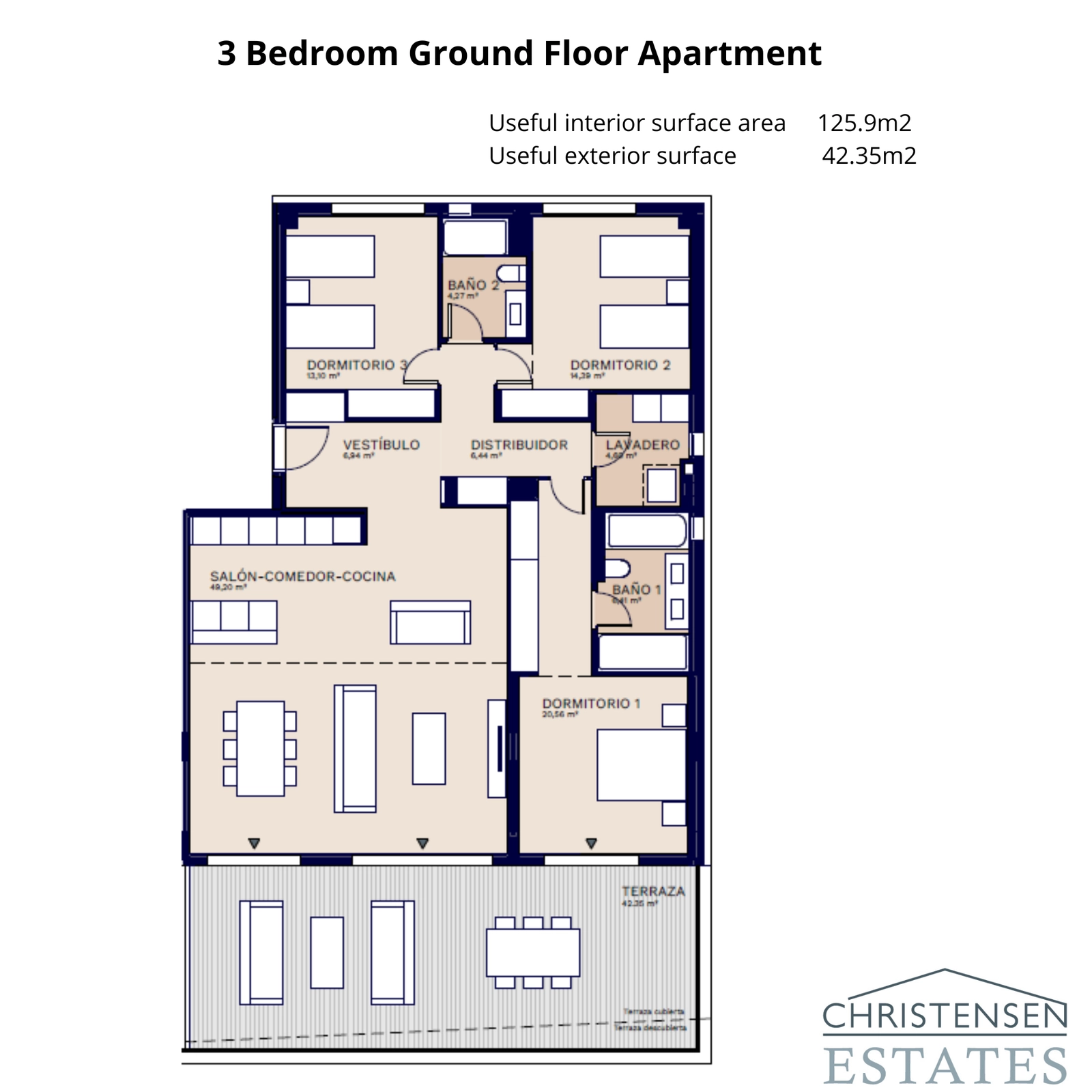 En romslig leilighet i første etasje med tre soverom, som tilbyr sømløs innendørs- og utendørsliv samt rikelig med plass.